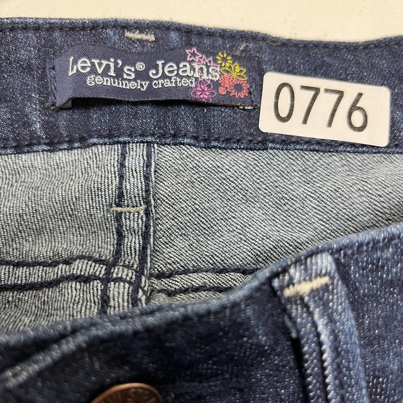 Levi's Genuinely Crafted Flared Low-Rise Dark Wash Jeans Size 7M - Picture 4 of 10